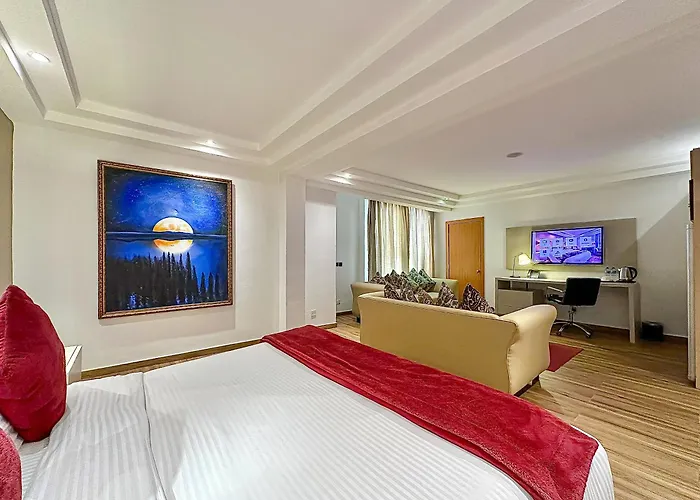 Victoria Crown Plaza Hotel