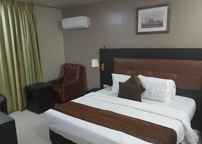 Oakspring Hotel And Luxury Suites